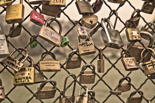 Le Pont des Arts: Picnics, Photos & Padlocks